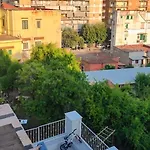Tra I Giardini Della Scalinata Di San Gennaro