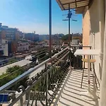 Tra I Giardini Della Scalinata Di San Gennaro